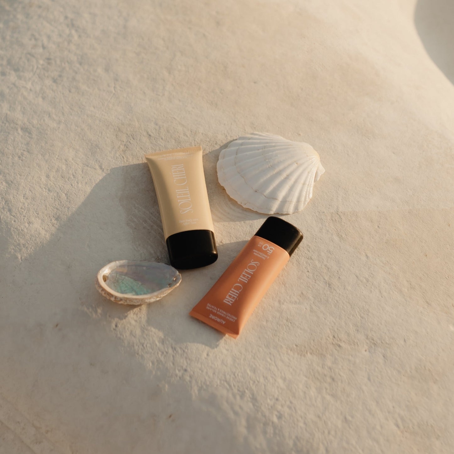 "Aurore", Crème visage légère SPF50 à l'acide hyaluronique et teintée.