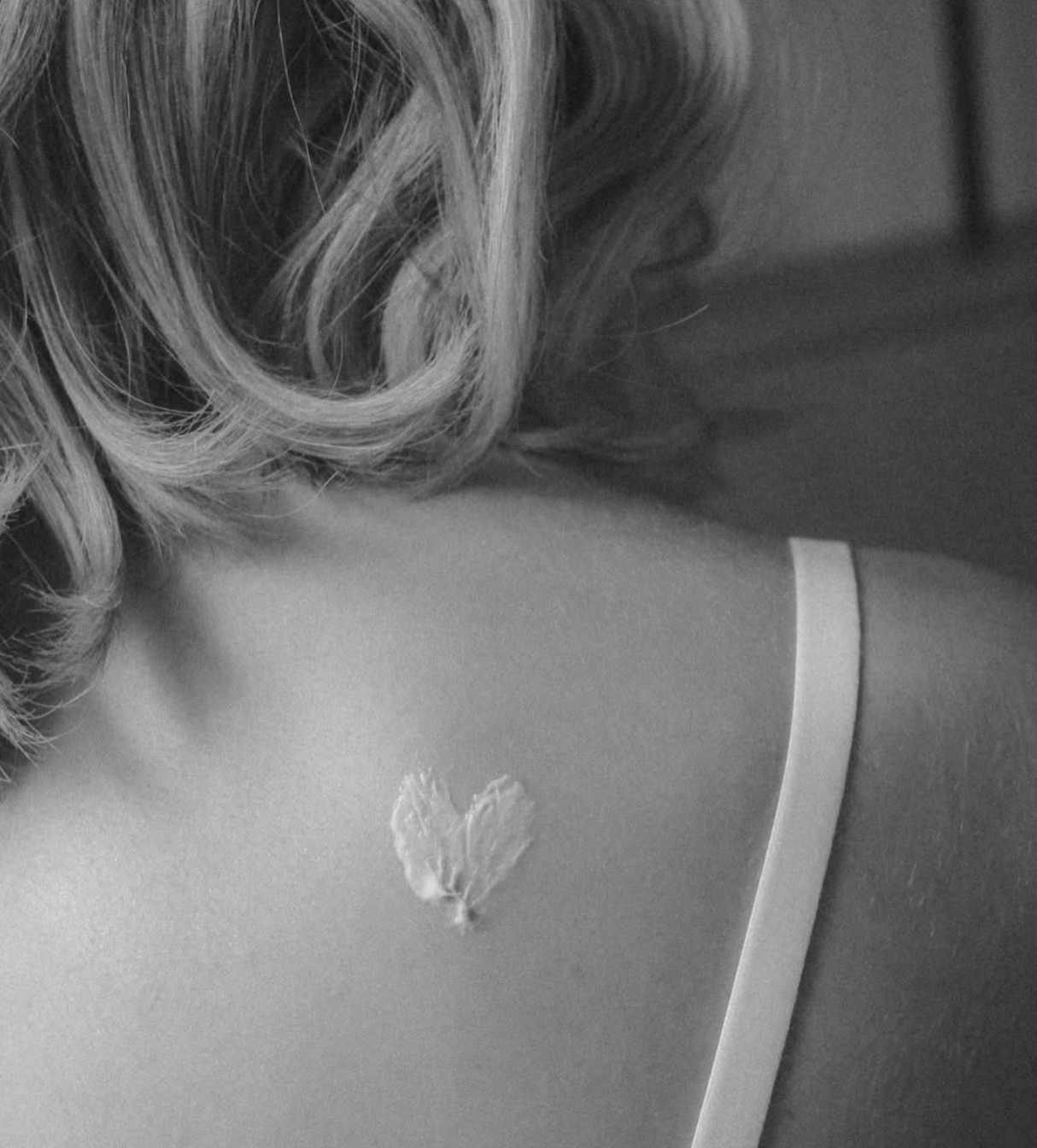 Embrasser la lumière hivernale : Protéger sa peau à la neige.