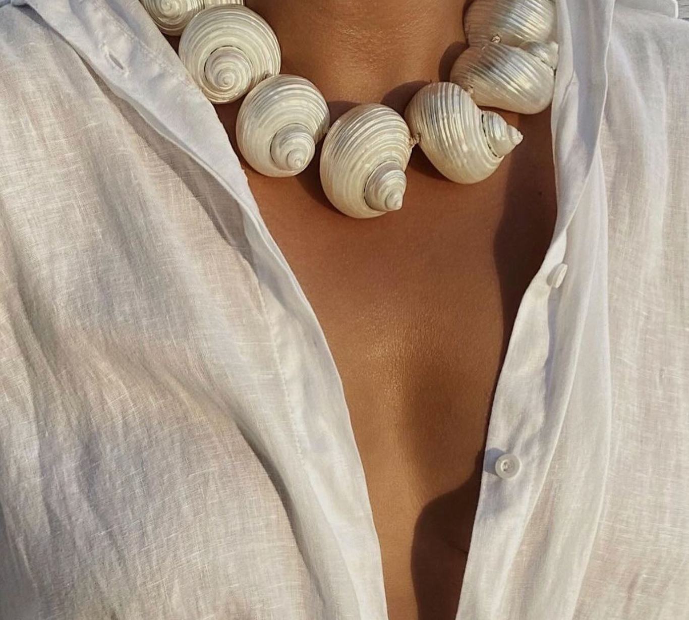 Le sens du toucher — quand la peau rencontre la lumière.