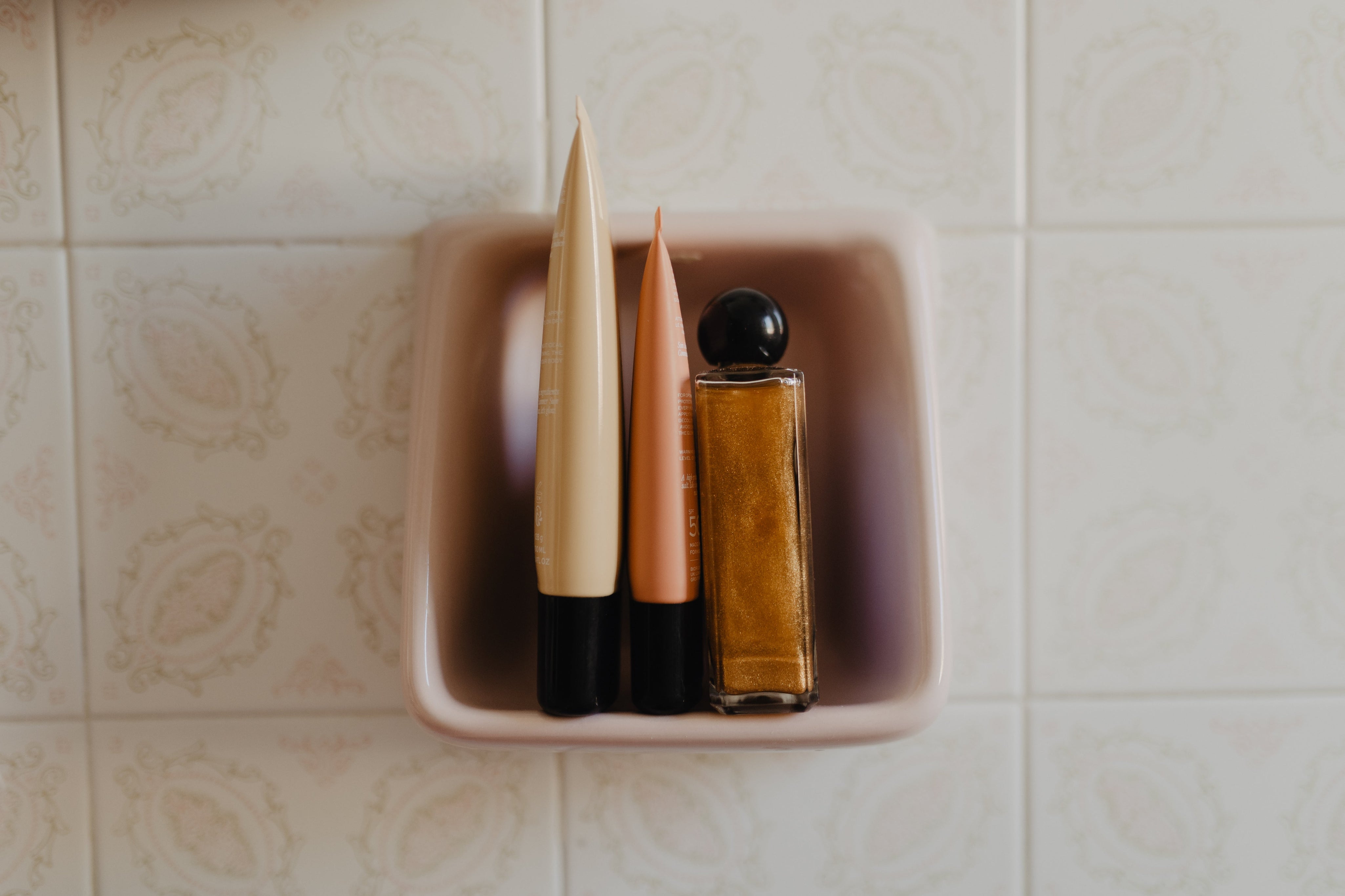 Haute cosmétologie solaire : l’art d’un soin d’exception.